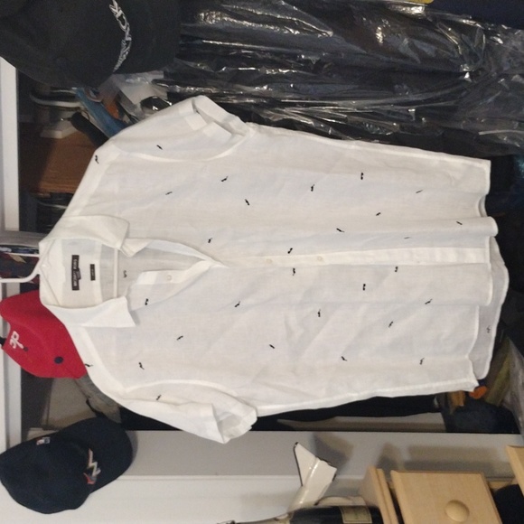 Michael Kors Sunglass-Print Linen Embroidered Button Down Shirt - Picture 2 of 9